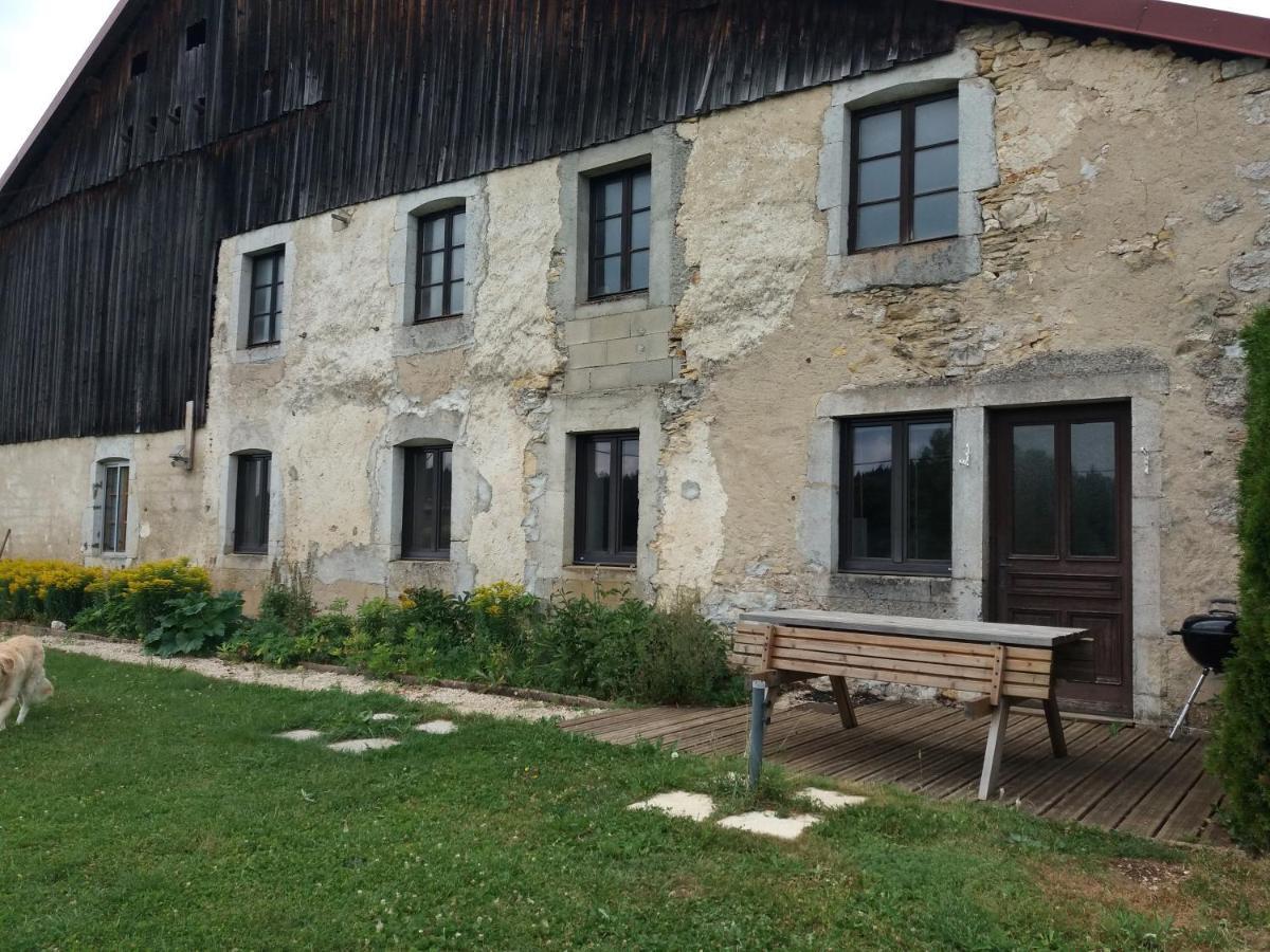 Appartement Meuble Agreable Au Coeur Du Massif Du Jura Malpas Exterior photo